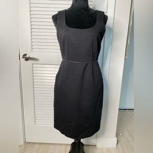 Elegant lined Tahari dress, with a zipper detail